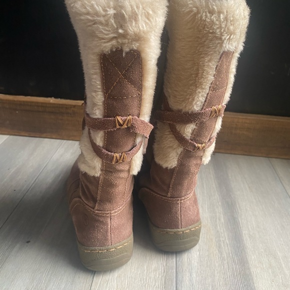 Brown fur boots - Picture 2 of 8